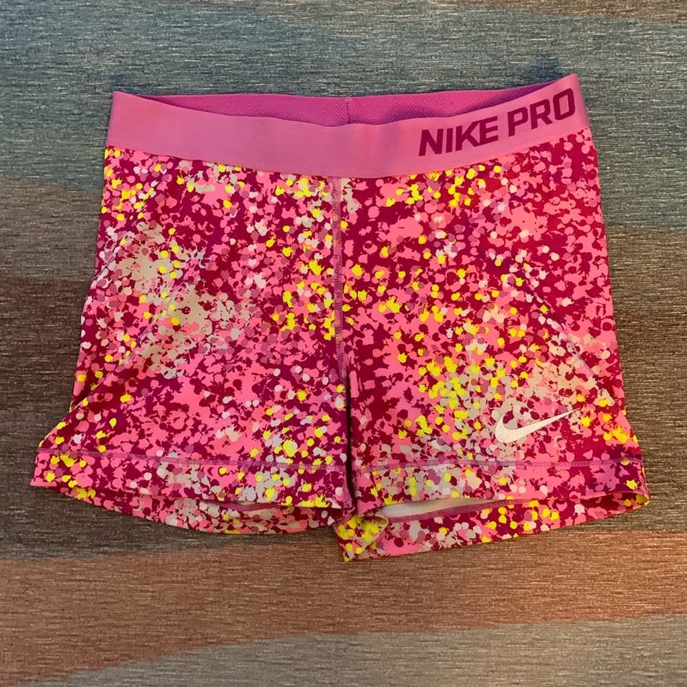 Medium Nike Pros